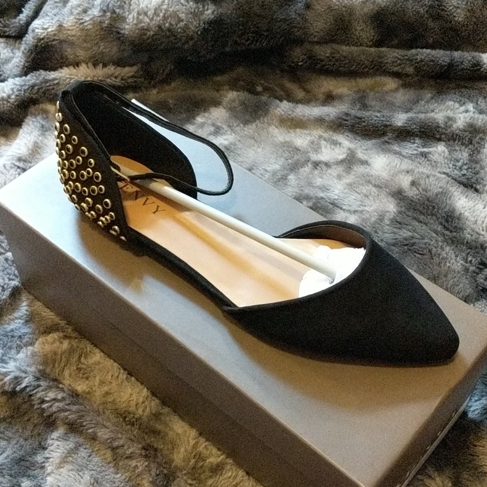 NWT 🔥 Renvy Dorsey Pointy Toe Flat - Black Suede